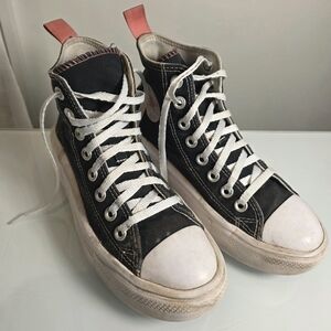 Youth Platform Converse Size 4 High Tops
